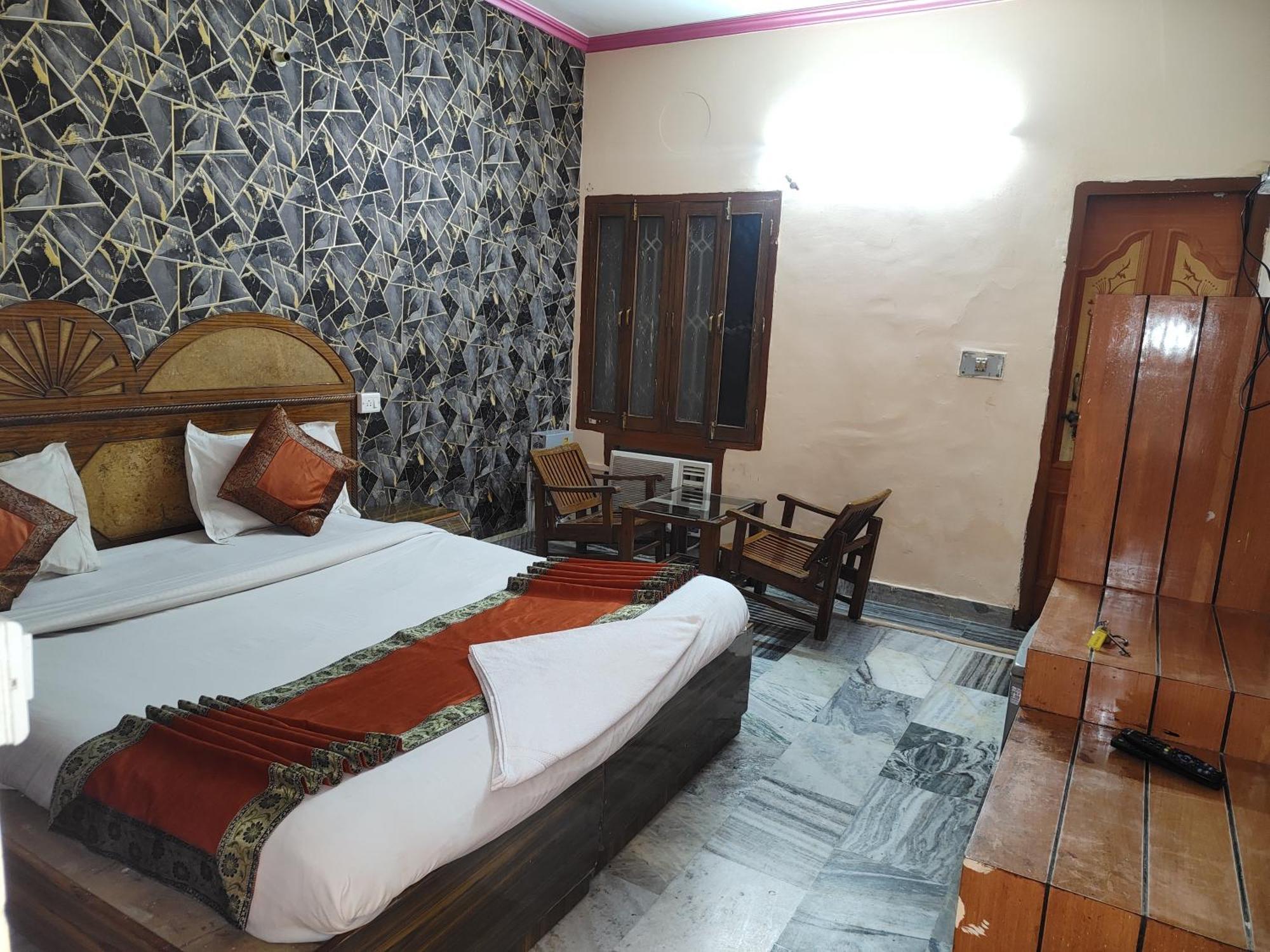 ורנאסי Hotel Divya מראה חיצוני תמונה