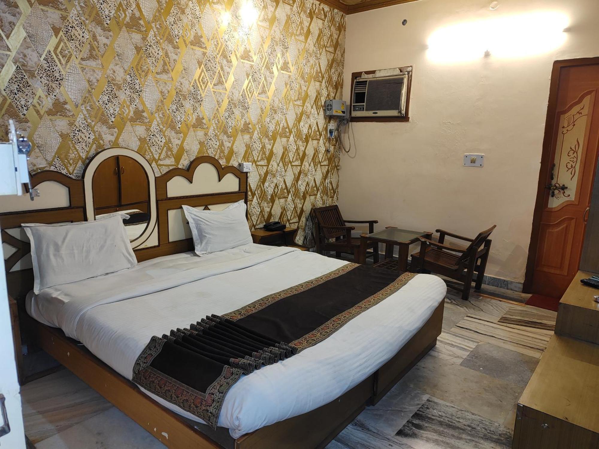 ורנאסי Hotel Divya מראה חיצוני תמונה