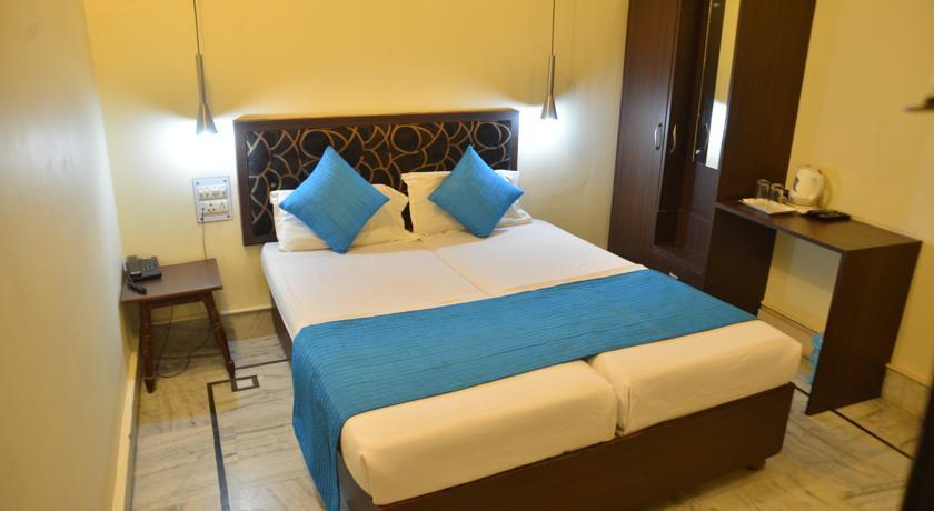 ורנאסי Hotel Divya מראה חיצוני תמונה