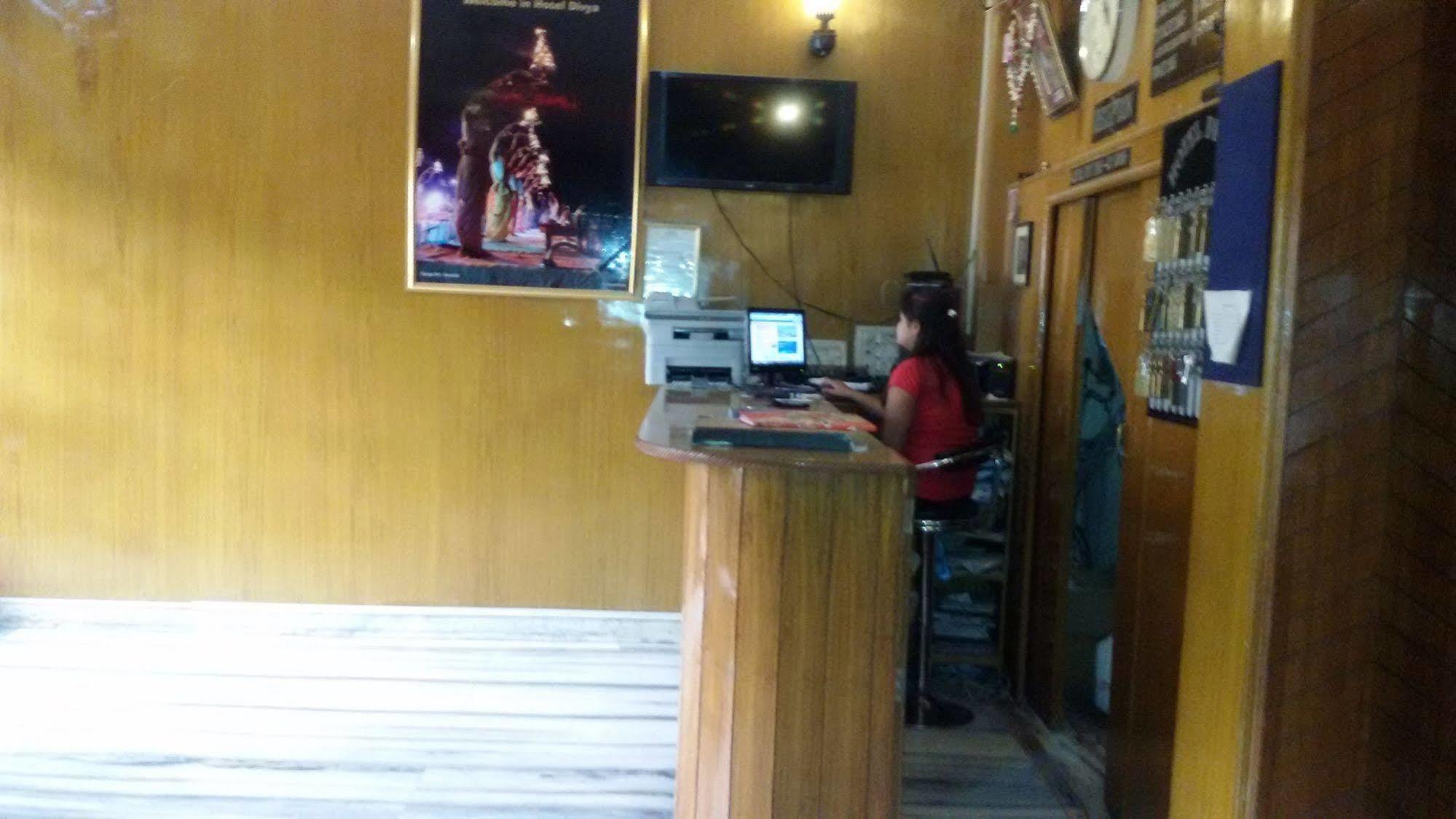 ורנאסי Hotel Divya מראה חיצוני תמונה